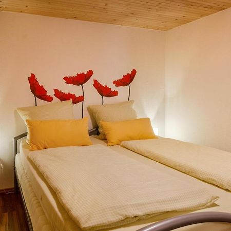 Ferienwohnung Untergeschoss 于伯林根 外观 照片